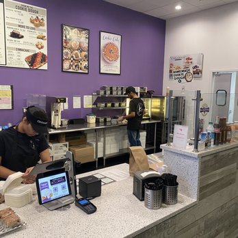 Cinnaholic - Hard workers - Desserts Near Me - Baltimore, Maryland