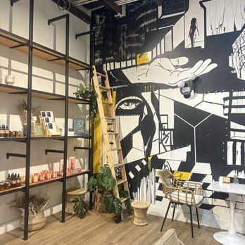 Farm Cup Coffee - Indoor space with tables - Coffee & Tea Near Me - West Hollywood, California Farm Cup Coffee - Indoor space with tables - Coffee & Tea Near Me - West Hollywood, California