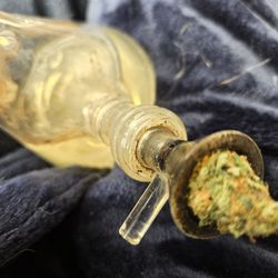 Qwibil - A home grown bud and a haystack bong