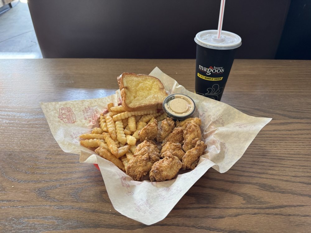 Huey Magoo's Chicken Tenders - Winter Springs Logo