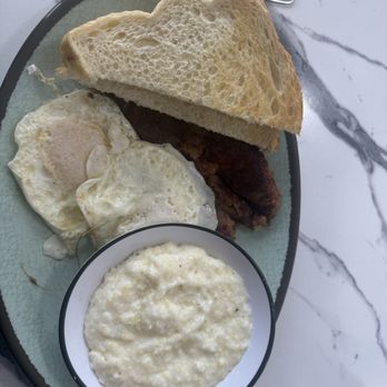 Dave's Diner - Two Eggs & Corned Beef Hash Sourdough bread - Diners Near Me - Fort Pierce, Florida