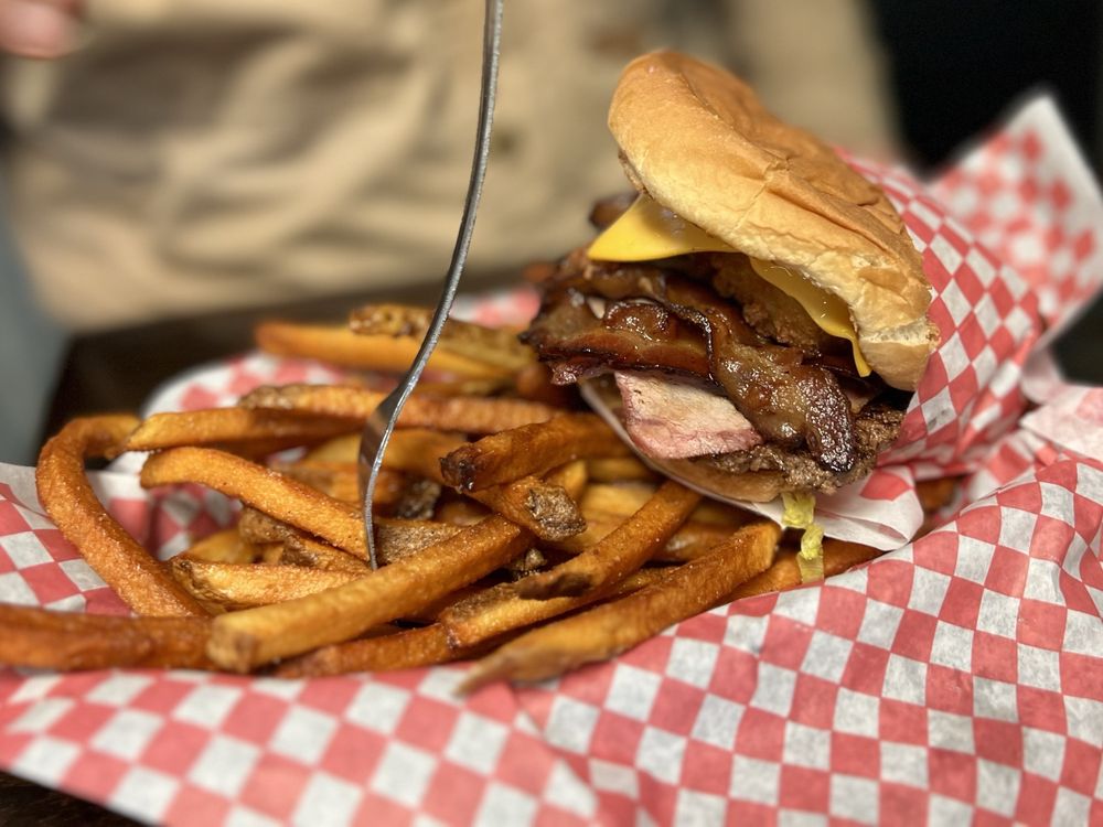 Janice's Barbeque Pit Logo