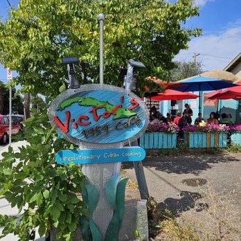 Victor's 1959 Cafe - Patio - Cuban Near Me - Minneapolis, Minnesota