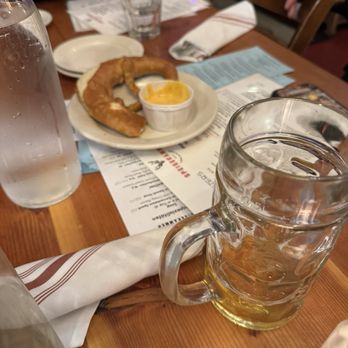 Speisekammer - Pretzel Mit Bier-Käsesosse - German Near Me - Alameda, California Speisekammer - Pretzel Mit Bier-Käsesosse - German Near Me - Alameda, California