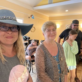 Caffe Tosi - Waiting in line on a Sunday morning - Cafes Near Me - Saint Joseph, Michigan Caffe Tosi - Waiting in line on a Sunday morning - Cafes Near Me - Saint Joseph, Michigan