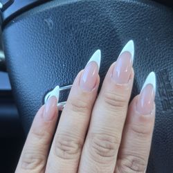 Full set French tip almond mani.