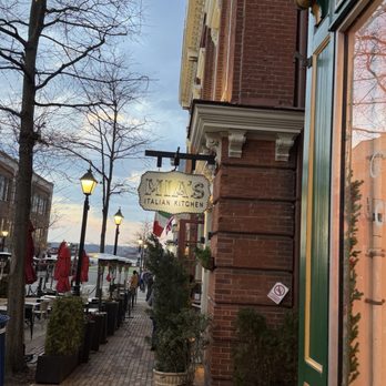 Mia's Italian Kitchen - Outside near the water - Pizza Near Me - Alexandria, Virginia Mia's Italian Kitchen - Outside near the water - Pizza Near Me - Alexandria, Virginia