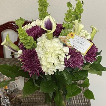 Begonia Flowers - A single bouquet in a vase. - Floral Designers Near Me - Morgan Hill, California Begonia Flowers - A single bouquet in a vase. - Floral Designers Near Me - Morgan Hill, California