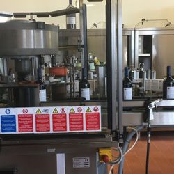 Fontodi - Labeling the bottles