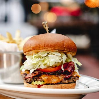 Browns Socialhouse Lloydminster - Pubs Near Me - Lloydminster, Alberta