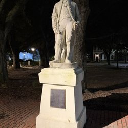 Spanish Plaza - Statue 3