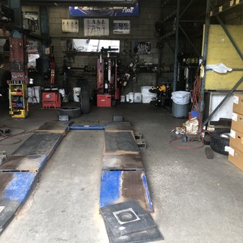 1010 Tires - Service bay downtstairs~ - Tires Near Me - Vancouver, British Columbia