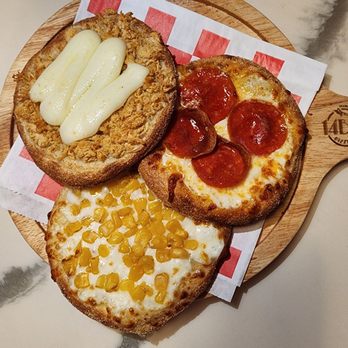 14 Bis Pizzeria - Chicken Catupiry, Sweet Corn, Pepperoni - Pizza Near Me - Orlando, Florida
