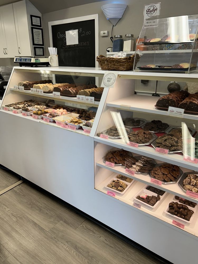 PEPPER LANE FUDGE & SWEETS Updated September 2024 12 Reviews 3529