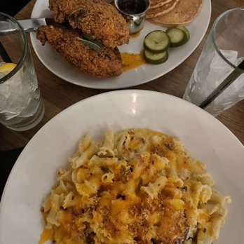Yard House - Mac & Cheese 2 & Nashville Hot Chicken - New American Near Me - Concord, California