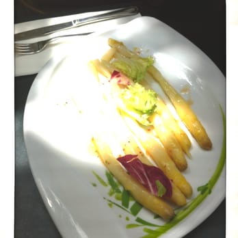 L'Aubergeade - Asperges fraiches, vinaigrette au Japalenos - French Near Me - Paris, 75 L'Aubergeade - Asperges fraiches, vinaigrette au Japalenos - French Near Me - Paris, 75