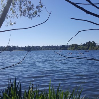 Green Lake Park - A view of Green Lake as you walk around the circle. - Parks Near Me - Seattle, Washington Green Lake Park - A view of Green Lake as you walk around the circle. - Parks Near Me - Seattle, Washington