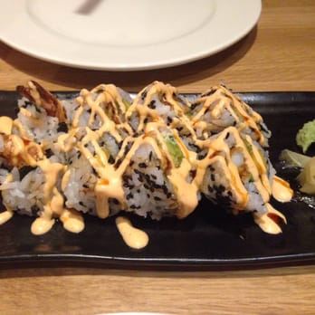 Earls Kitchen + Bar - Dynamite Prawn + Mango Roll - New American Near Me - Miami, Florida