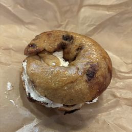 Chocolate cherry bagel & goat cheese Chocolate cherry bagel & goat cheese