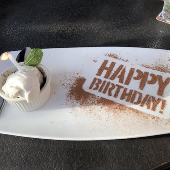 Yard House - Regalo de cumpleaños! - Bars Near Me - Long Beach, California