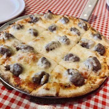 Mr G's Chicago Pizza & Pub - Hamburger thin crust - Pizza Near Me - Branson, Missouri