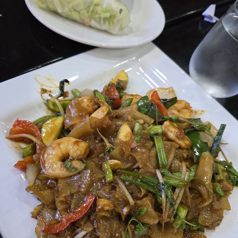 Wild Elephant - Pad Kee Mao lunch with fresh veg spring roll - Asian Fusion Near Me - Irondequoit, New York Wild Elephant - Pad Kee Mao lunch with fresh veg spring roll - Asian Fusion Near Me - Irondequoit, New York