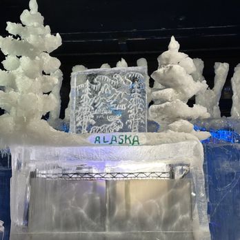 Fairbanks Ice Museum - Live carving - Museums Near Me - Fairbanks, Alaska