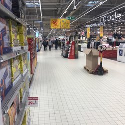 Carrefour Vacances - Huge store