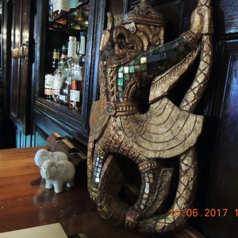 May Kitchen & Bar - Decor - Thai Near Me - Vashon, Washington May Kitchen & Bar - Decor - Thai Near Me - Vashon, Washington