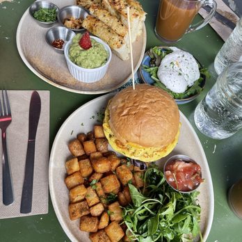 Nourish Bistro - Eggy sandwich (vegan) and smashed avo - Vegan Near Me - Banff, Alberta