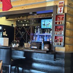 City Hall Cafe & Grille - Quaint bat.