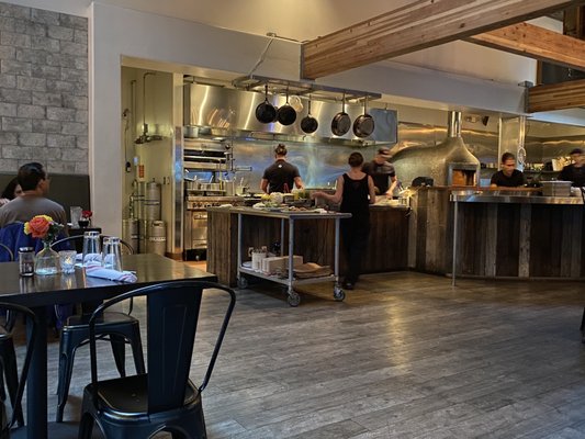 B’s Kitchen by null