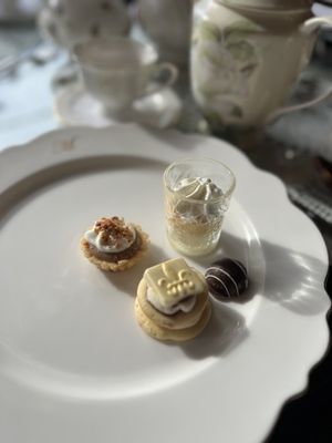 Miramont Castle Museum and The Queen's Parlour Tea Room by null