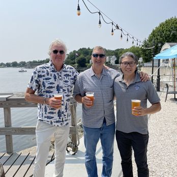 Frisbee's Wharf - Local beers enjoyed by 3 Veterans - Seafood Near Me - Kittery Point, Maine Frisbee's Wharf - Local beers enjoyed by 3 Veterans - Seafood Near Me - Kittery Point, Maine