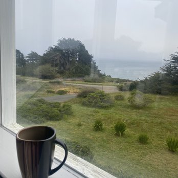 Mendocino Seaside Cottage - Sip your coffee while watching the waves crash - Vacation Rentals Near Me - Mendocino, California Mendocino Seaside Cottage - Sip your coffee while watching the waves crash - Vacation Rentals Near Me - Mendocino, California