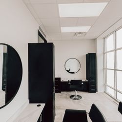 Reed + Willow Salon Studios - Double salon suite for rent at Reed + Willow Salon Studios. Perfect for beauty professionals who want to work together near O'fallon, MO