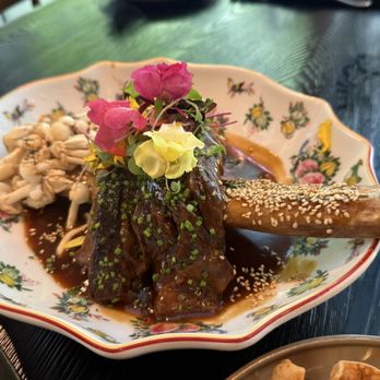 Vivienne's Bistro - Slow Braised Beef Short Ribs : Kentfoodie - IG - Asian Fusion Near Me - Seattle, Washington