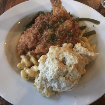GRAY'S On Main - Fried chicken w/hot honey drizzle, truffle mac and cheese, green beans and a biscuit - Bars Near Me - Franklin, Tennessee