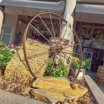 Jack Saloon - Bars Near Me - Brossard, Quebec