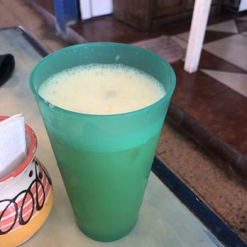 Los Platos Rotos - Big glass of squeezed orange juice. - Mexican Near Me - Mérida, YUC Los Platos Rotos - Big glass of squeezed orange juice. - Mexican Near Me - Mérida, YUC