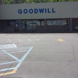 Goodwill - Guntersville - The store front.