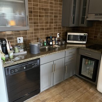 Andaz Savannah - Hyatt - Kitchen in hotel room - Hotels Near Me - Savannah, Georgia Andaz Savannah - Hyatt - Kitchen in hotel room - Hotels Near Me - Savannah, Georgia