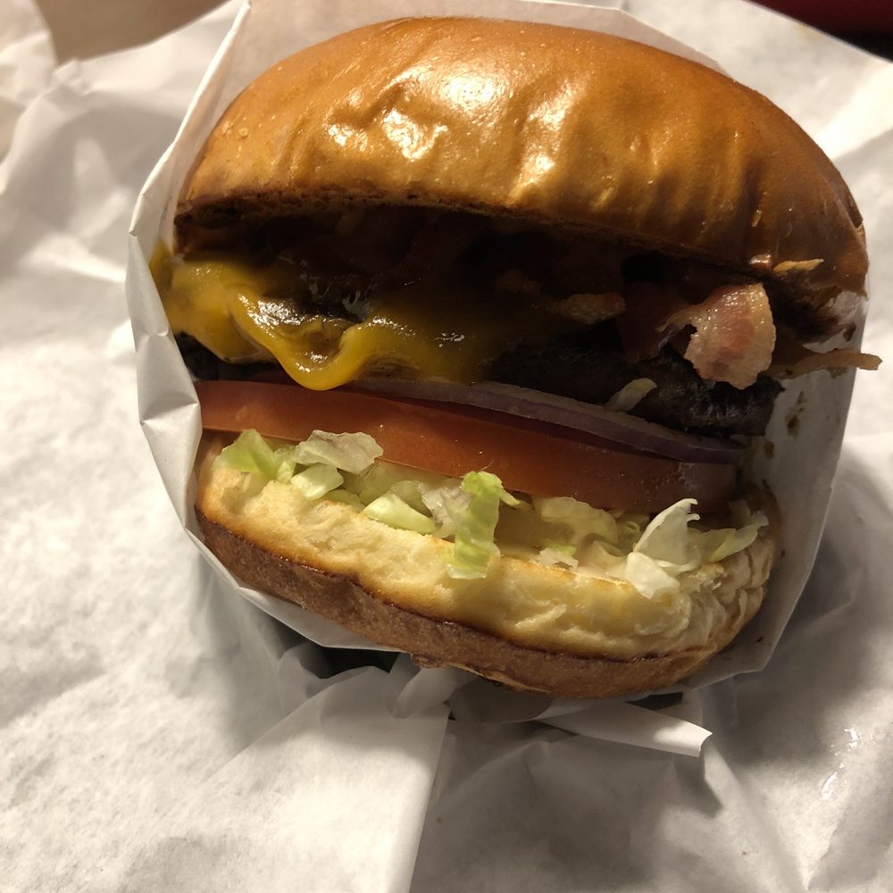 Eddie's Grill - Bacon cheeseburger - Burgers Near Me - Buellton, California