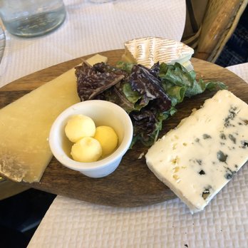 XVI ème Avenue - Cheese plate. - Bistros Near Me - Paris 16, 75 XVI ème Avenue - Cheese plate. - Bistros Near Me - Paris 16, 75