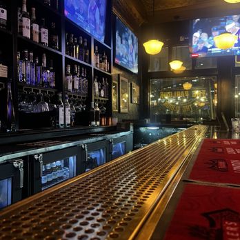 The Albion Manor - Bar - British Near Me - Chicago, Illinois