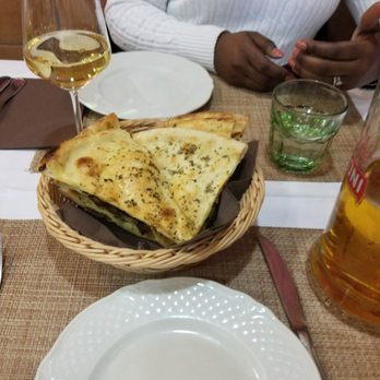 Locanda Giulietta e Romeo - Focaccia bread presentation. - Italian Near Me - Rome, RM Locanda Giulietta e Romeo - Focaccia bread presentation. - Italian Near Me - Rome, RM