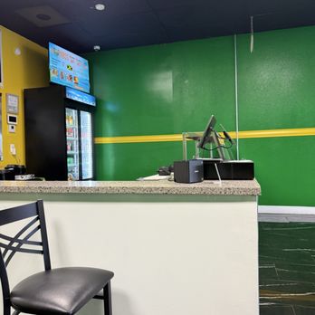 Jamaica's Island Style Restaurant - Caribbean Near Me - Lancaster, California