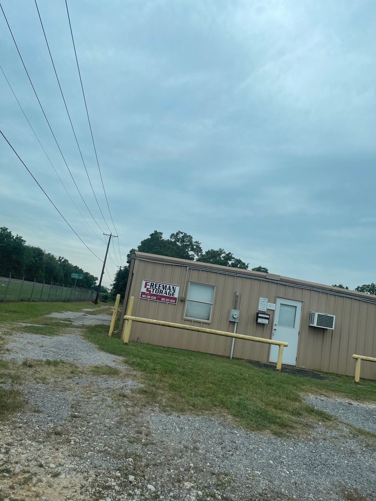 BISON TIRE & LUBE Updated September 2024 214 W US Highway 79