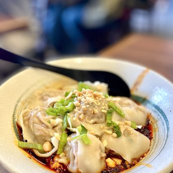 Mr Dragon Noodle House - Hot oil pork with vegetable wontons - Noodles Near Me - Rosemead, California