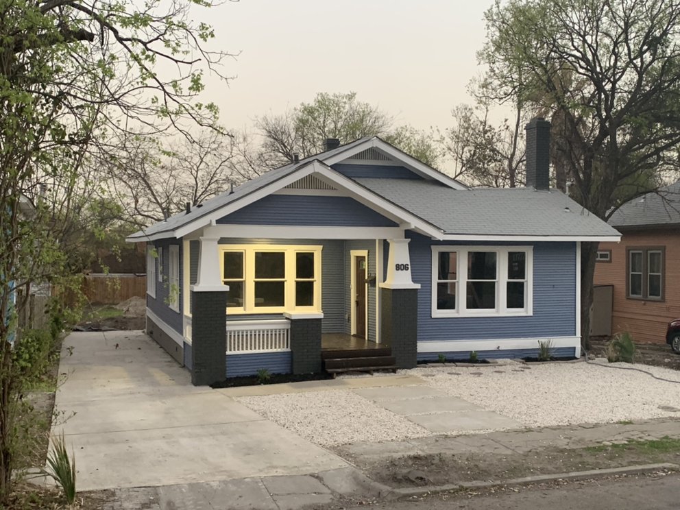 Slide of Roofing United